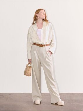 Draper Pleated Wide-Leg Pant in Buttersmooth — Sandstone